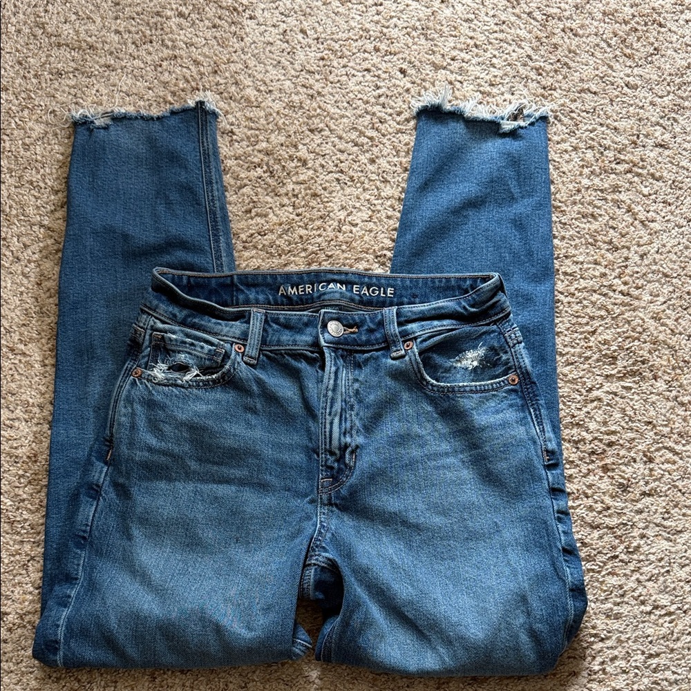 American Eagle Outfitters Medium Blue High-Rise Cropped Jeans with Frayed Hem